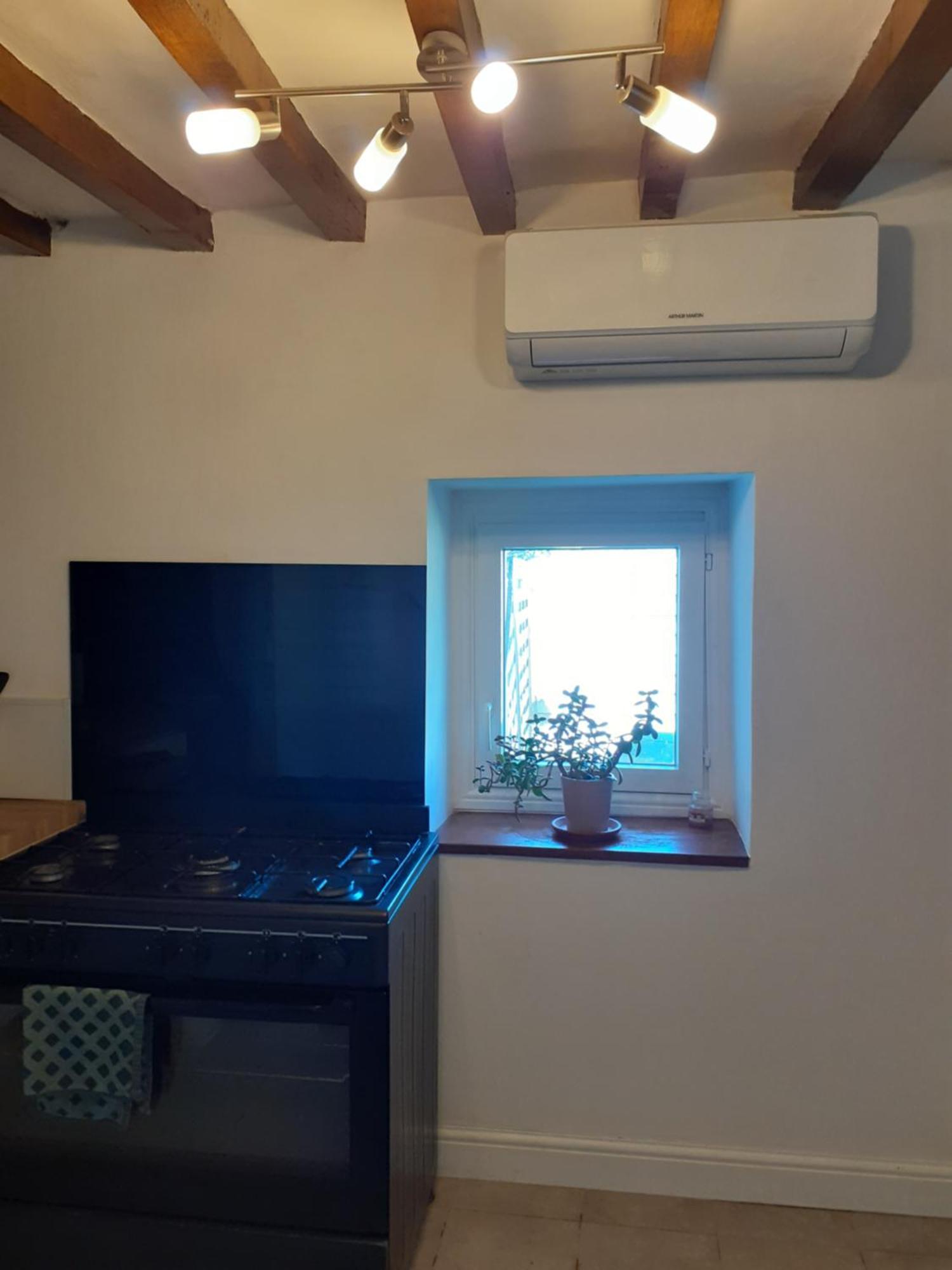 Wildberry Cottage Orgères-la-Roche المظهر الخارجي الصورة